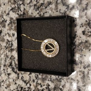 Like New V necklace